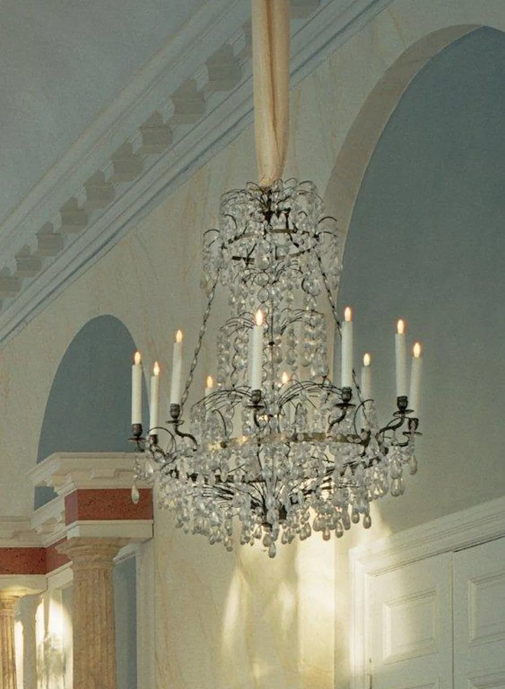 Crystal chandelier with New Feeling's Flame candles, Drottningholm Palace Theatre